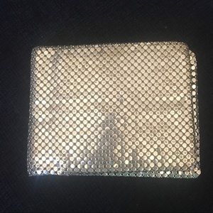 Mesh Whitney & Davis wallet, silver.